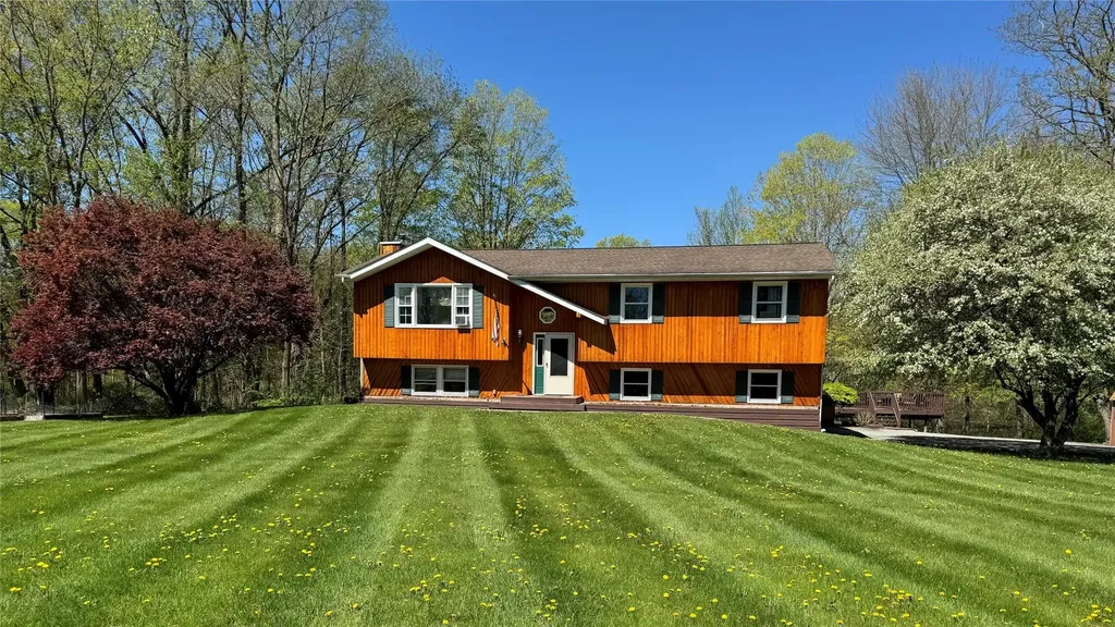 36 Susi Oval Modena NY 12548