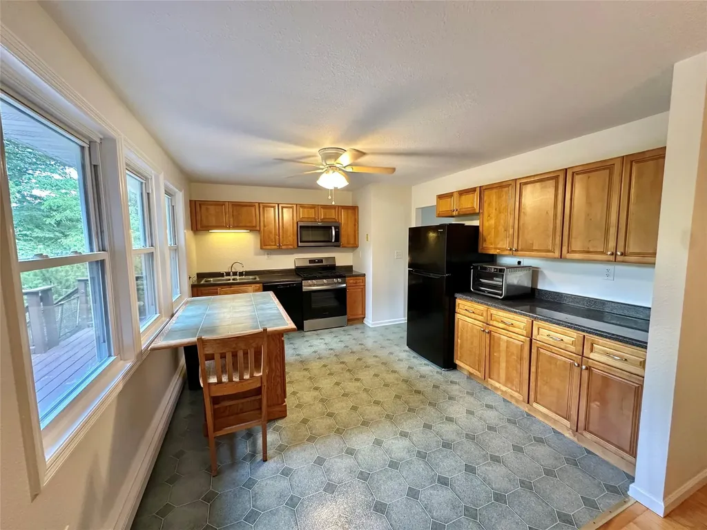 36 Susi Oval Modena NY 12548