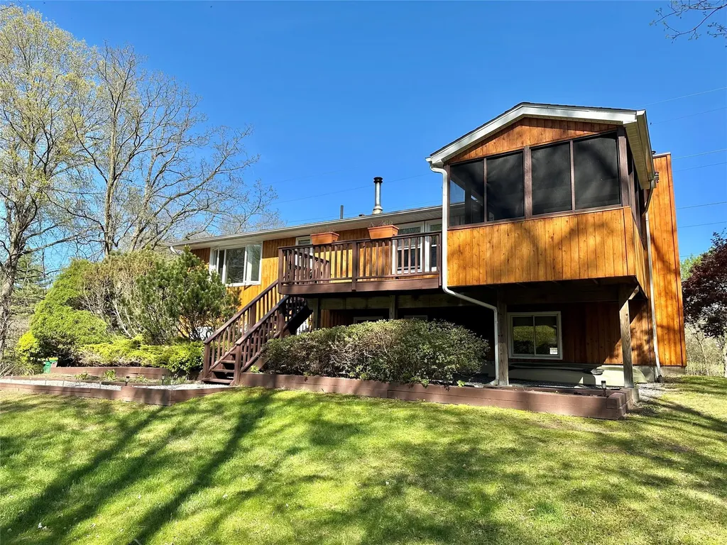 36 Susi Oval Modena NY 12548