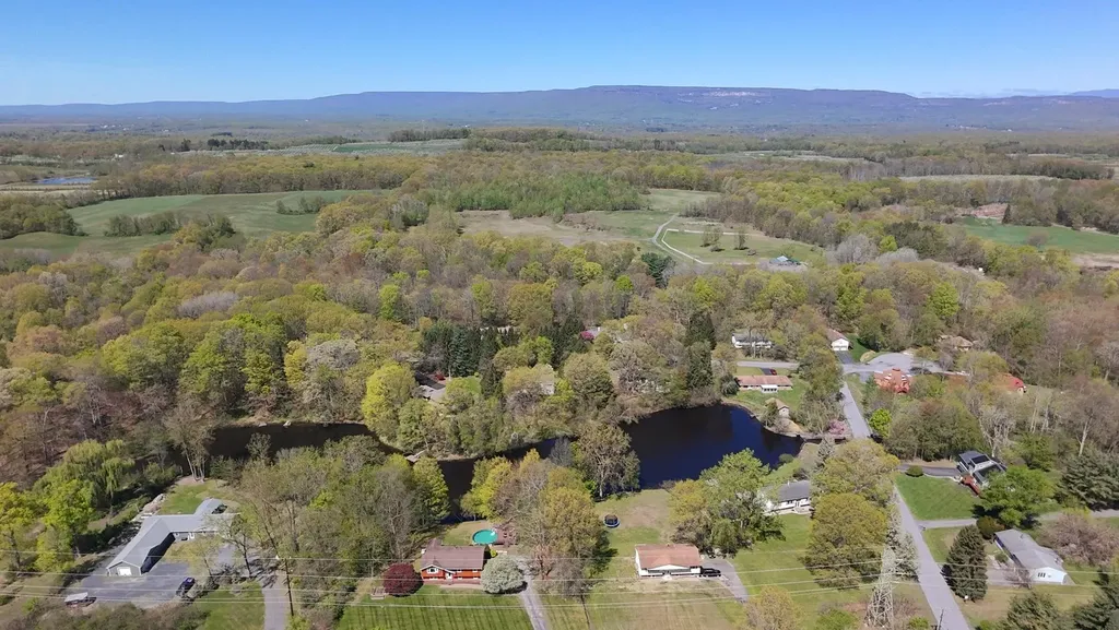 36 Susi Oval Modena NY 12548