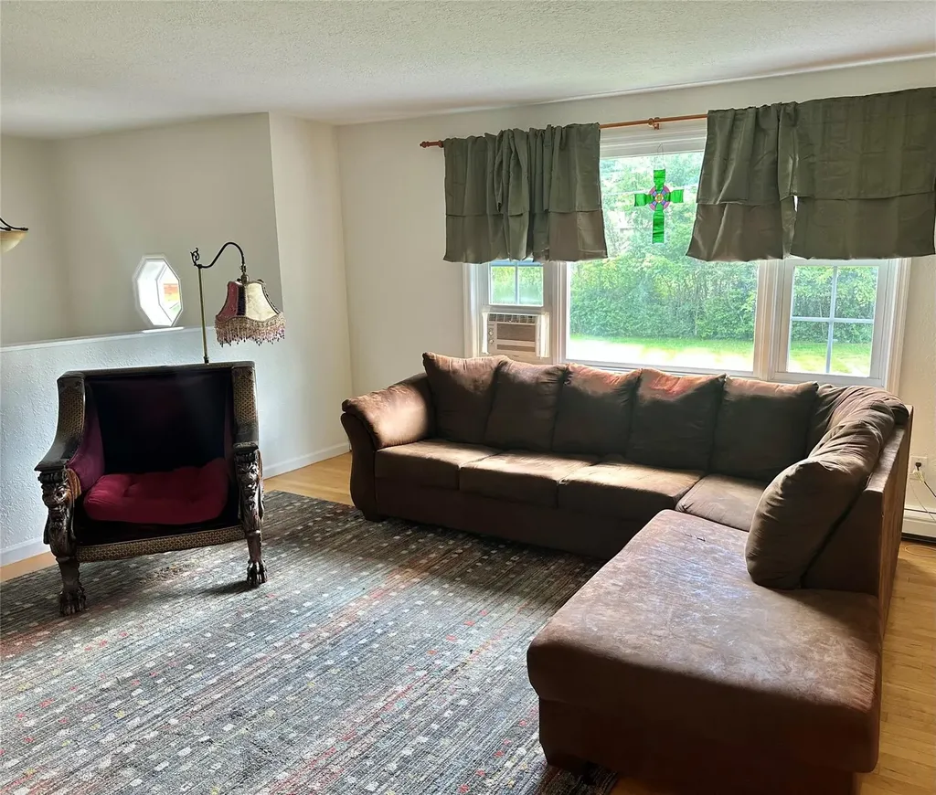 36 Susi Oval Modena NY 12548