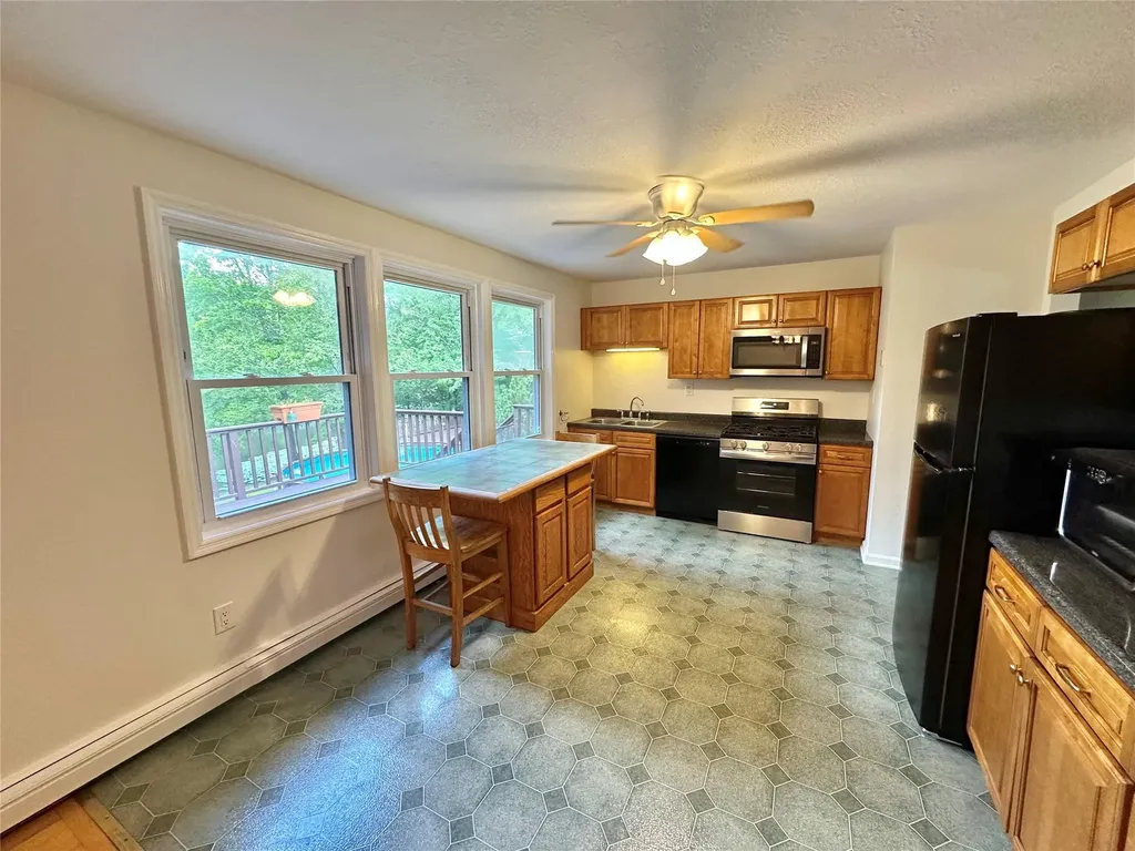 36 Susi Oval Modena NY 12548