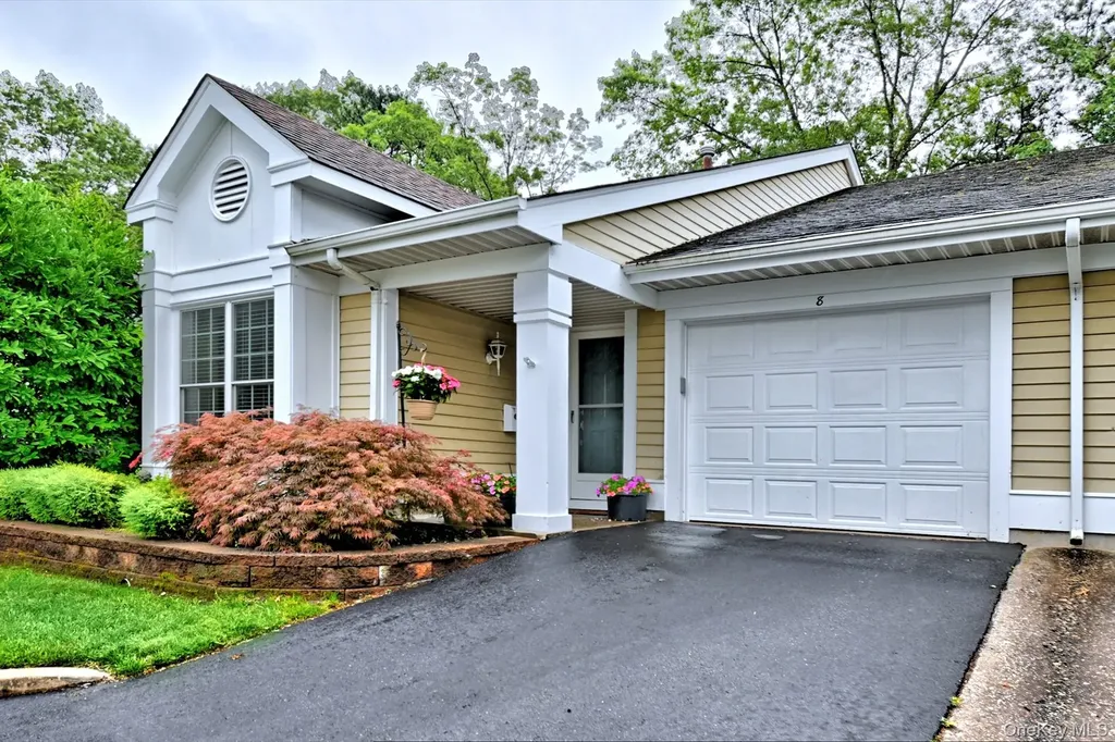 8 Kismet Court Ridge NY 11961