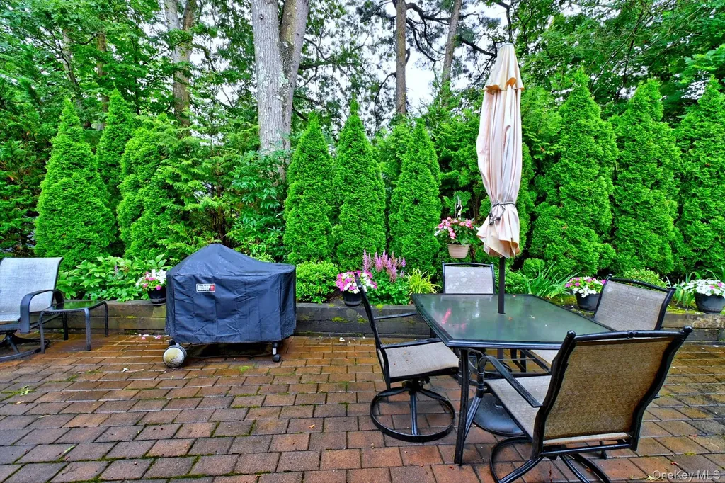 8 Kismet Court Ridge NY 11961