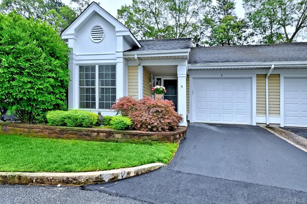 8 Kismet Court Ridge NY 11961
