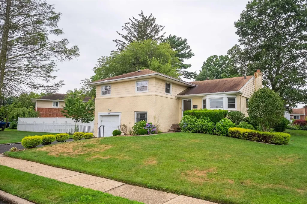 98 Virginia Avenue Plainview NY 11803