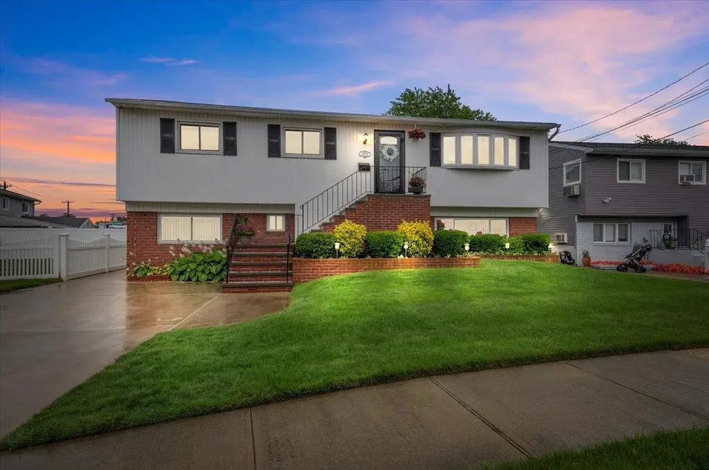 2575 Mariners Avenue Wantagh NY 11793