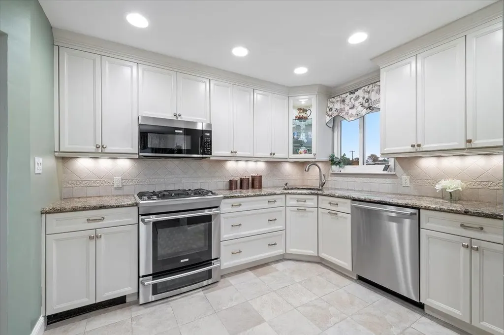 2575 Mariners Avenue Wantagh NY 11793