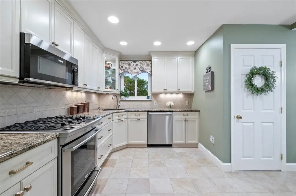 2575 Mariners Avenue Wantagh NY 11793