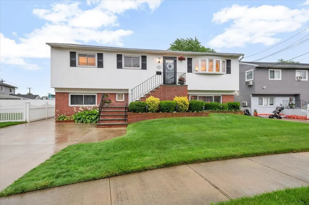 2575 Mariners Avenue Wantagh NY 11793