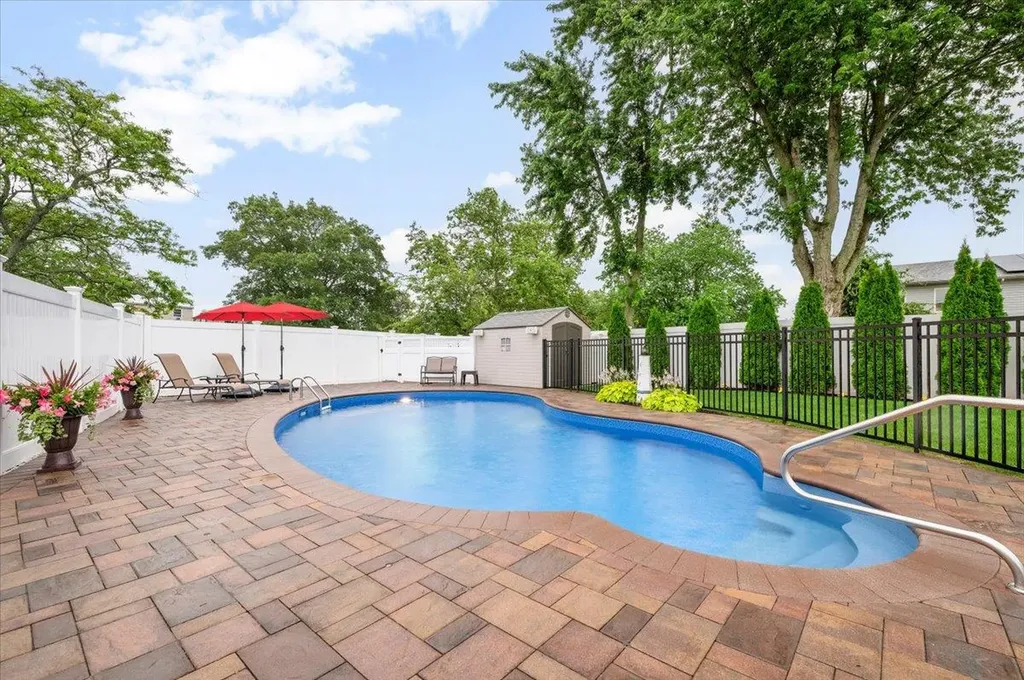 2575 Mariners Avenue Wantagh NY 11793