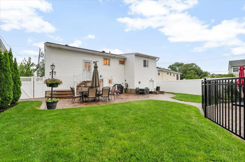 2575 Mariners Avenue Wantagh NY 11793