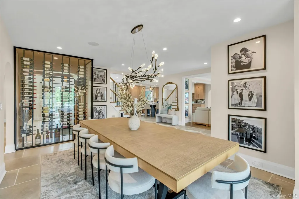 52 Concourse E Brightwaters NY 11718