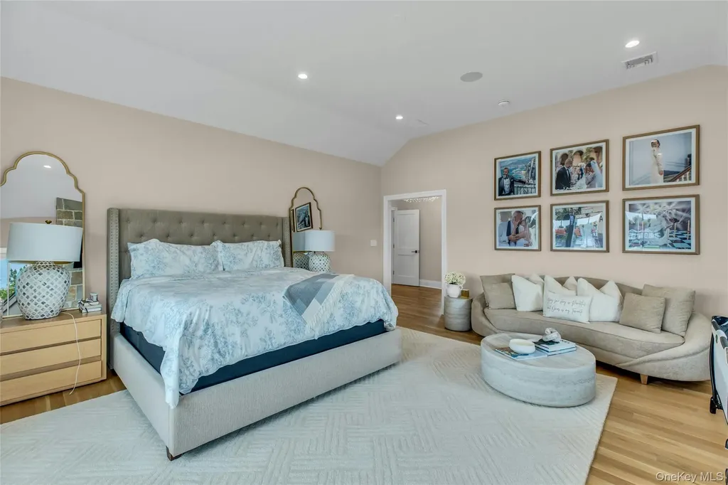52 Concourse E Brightwaters NY 11718