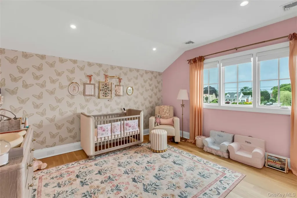 52 Concourse E Brightwaters NY 11718