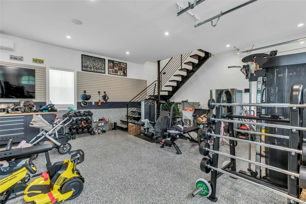 52 Concourse E Brightwaters NY 11718