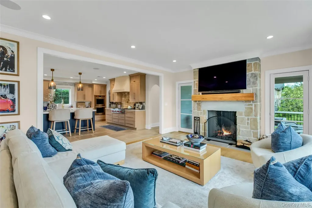 52 Concourse E Brightwaters NY 11718