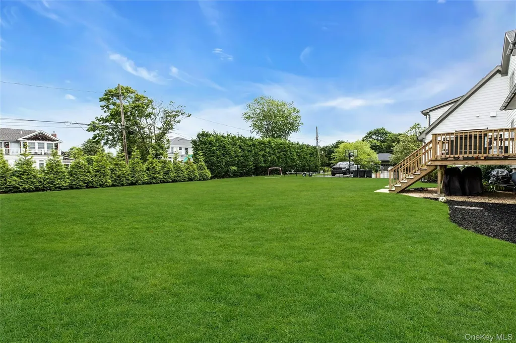 52 Concourse E Brightwaters NY 11718