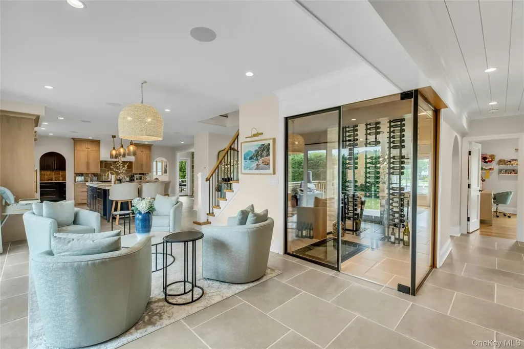 52 Concourse E Brightwaters NY 11718