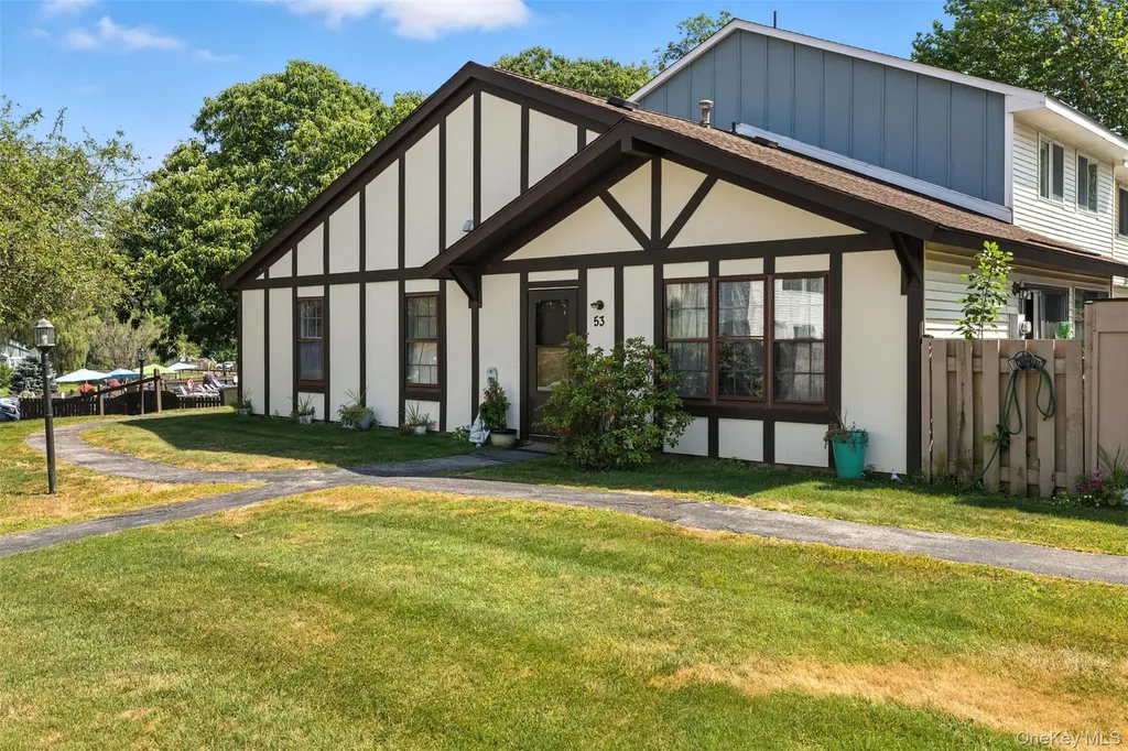 53 Sunny Brook Circle Highland NY 12528