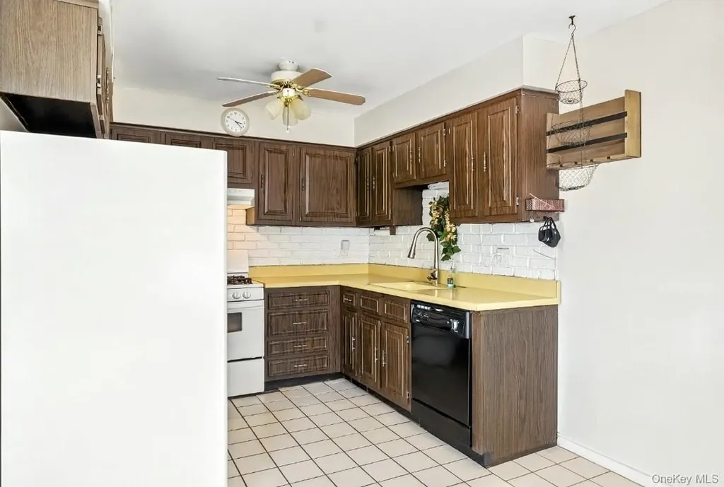 53 Sunny Brook Circle Highland NY 12528