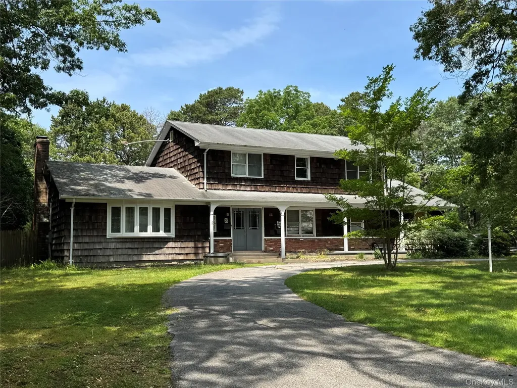 75 Topping Drive Riverhead NY 11901