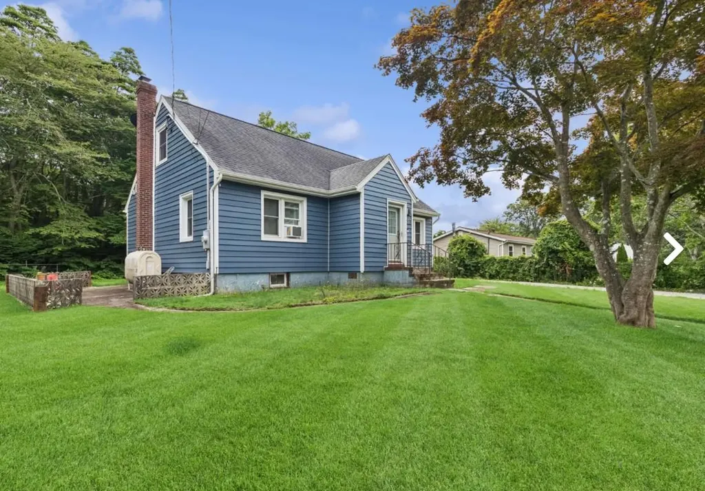32 Smith Lane Middle Island NY 11953
