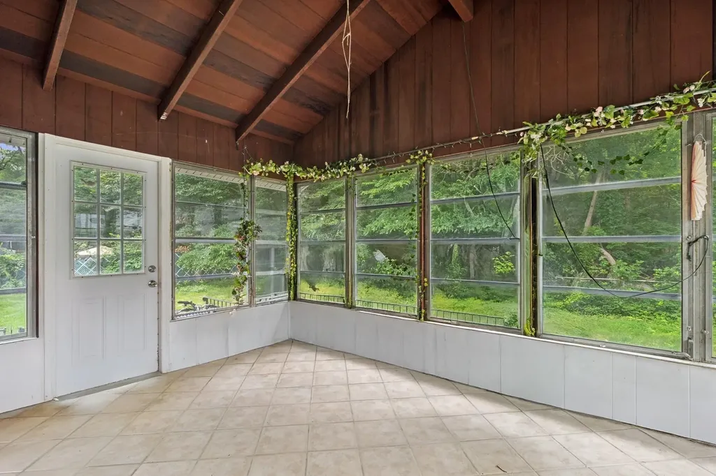 32 Smith Lane Middle Island NY 11953