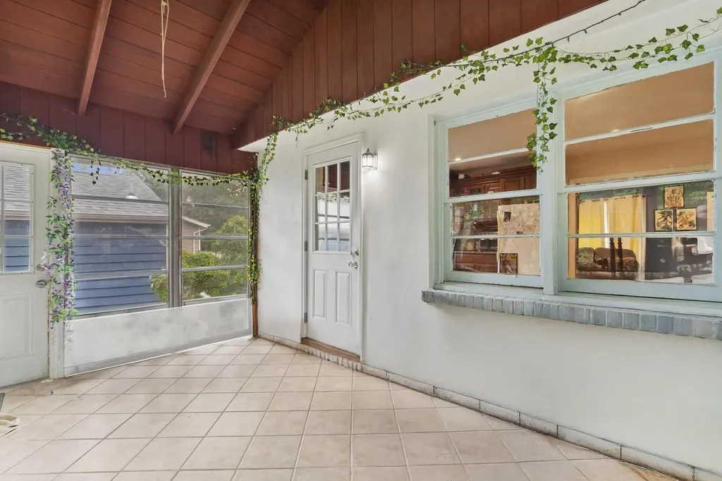 32 Smith Lane Middle Island NY 11953