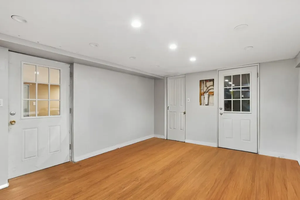 32 Smith Lane Middle Island NY 11953