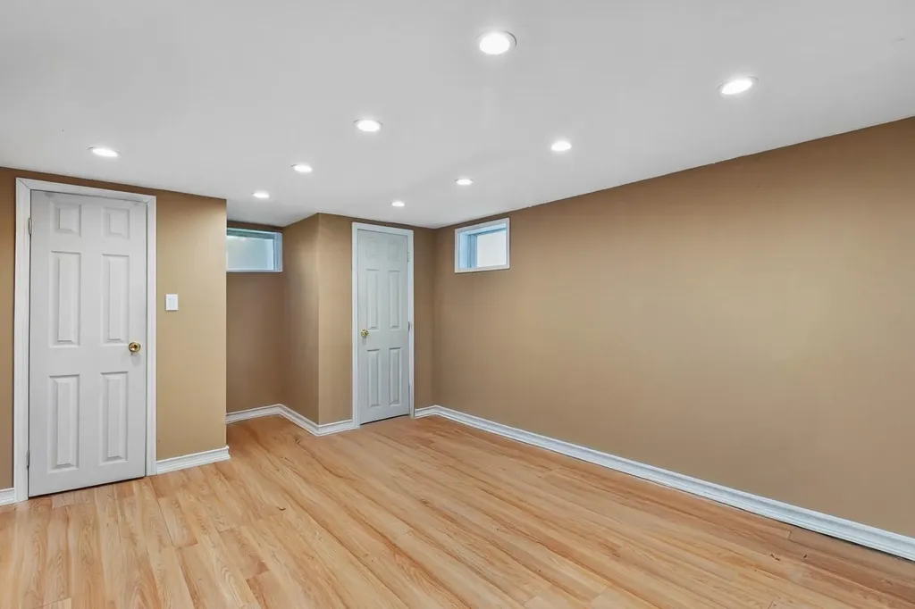 32 Smith Lane Middle Island NY 11953