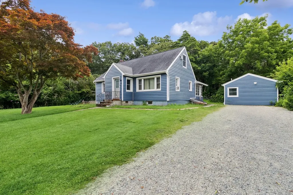 32 Smith Lane Middle Island NY 11953