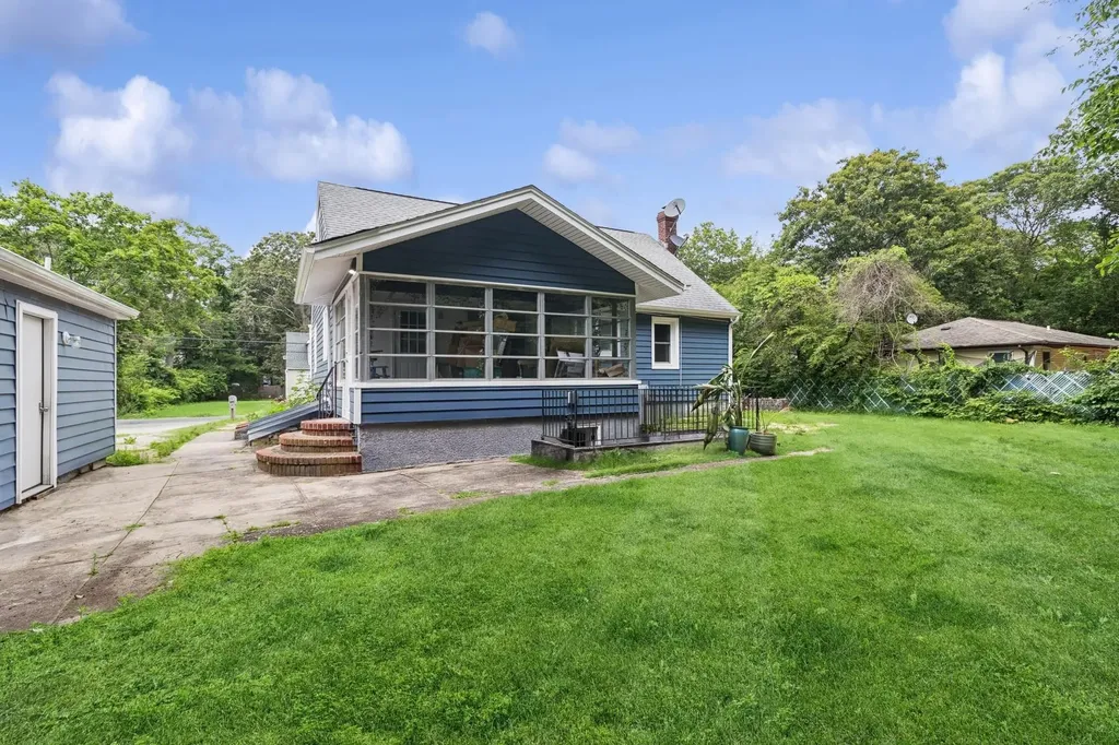 32 Smith Lane Middle Island NY 11953