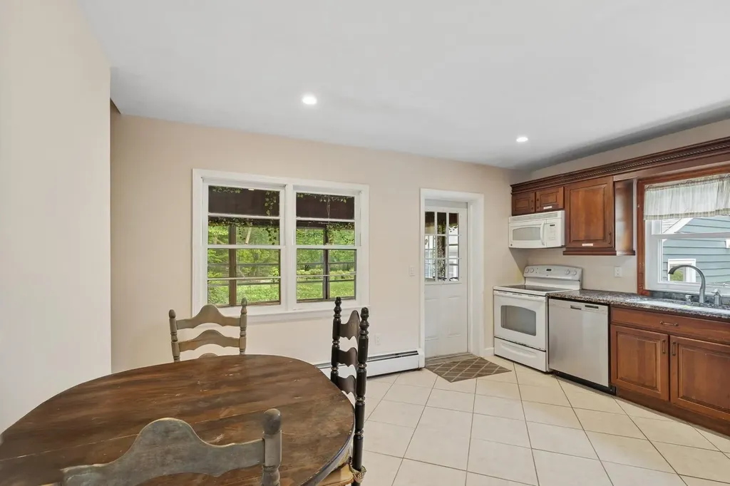 32 Smith Lane Middle Island NY 11953