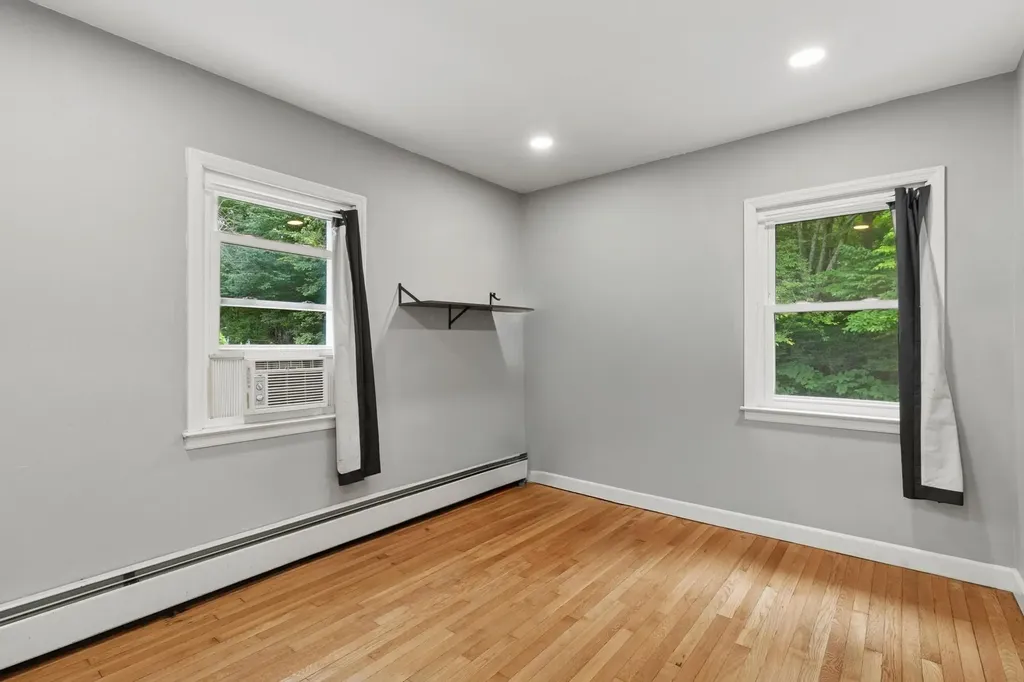 32 Smith Lane Middle Island NY 11953