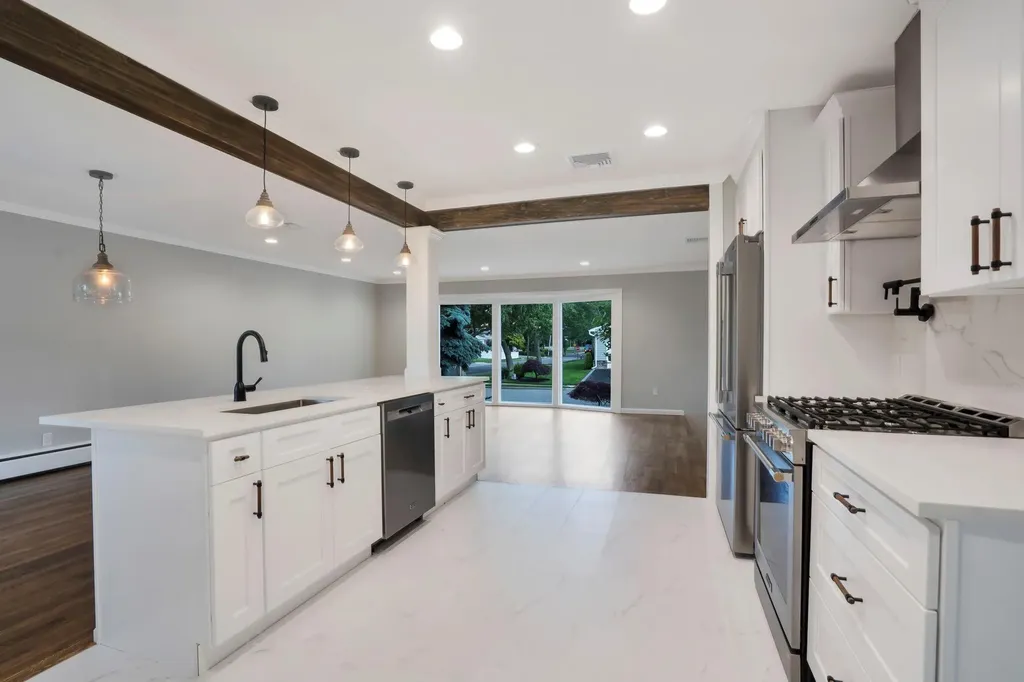 1815 Echo Place Merrick NY 11566