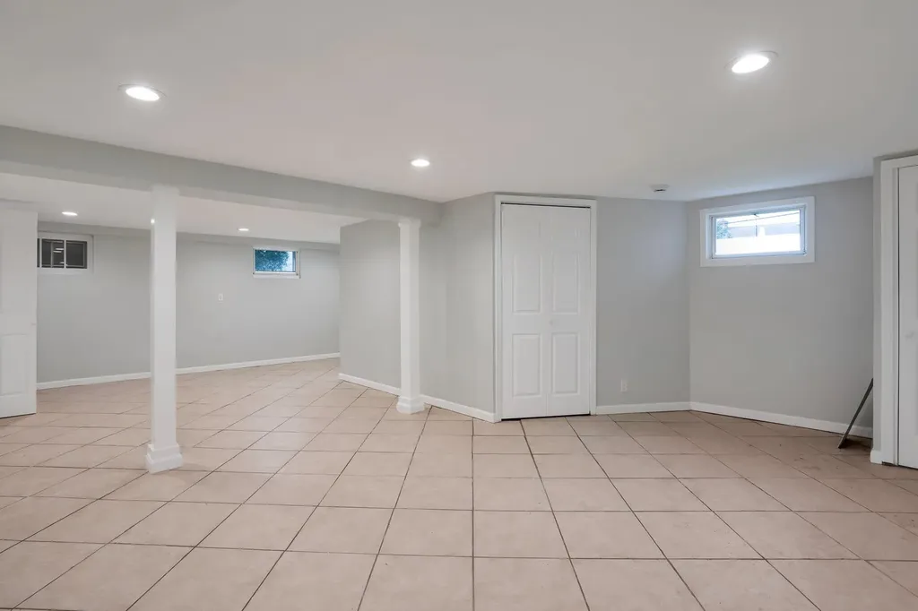 1815 Echo Place Merrick NY 11566