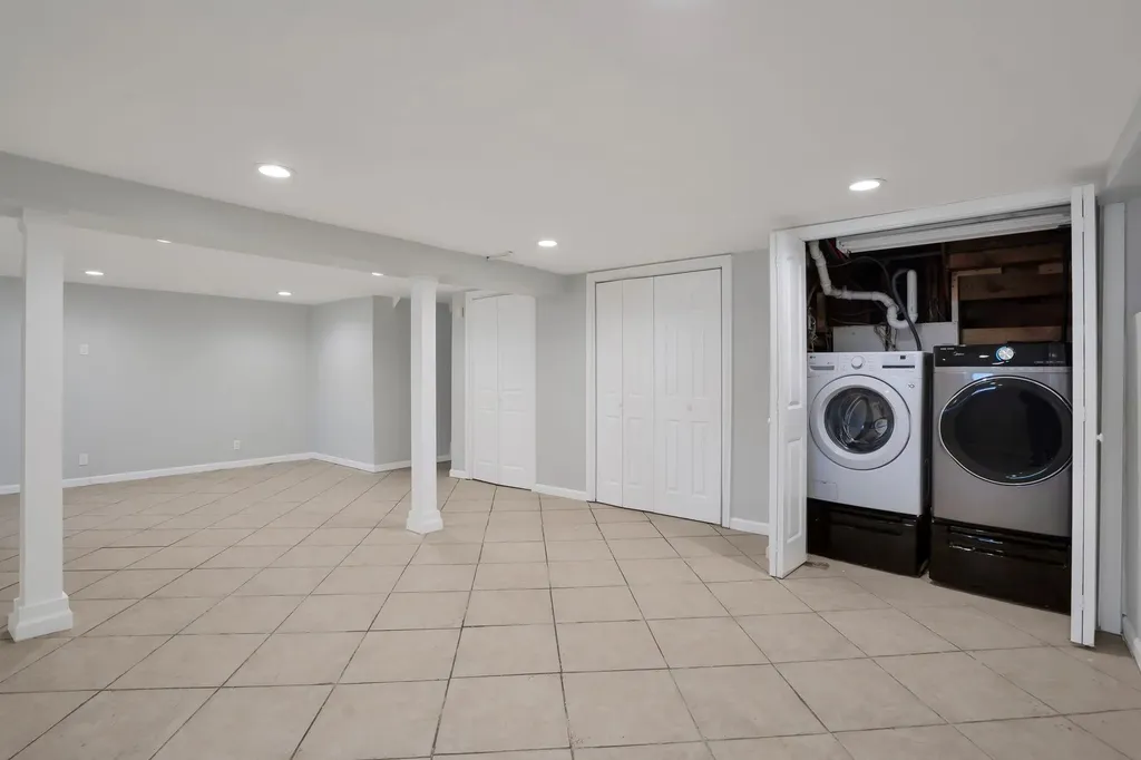 1815 Echo Place Merrick NY 11566