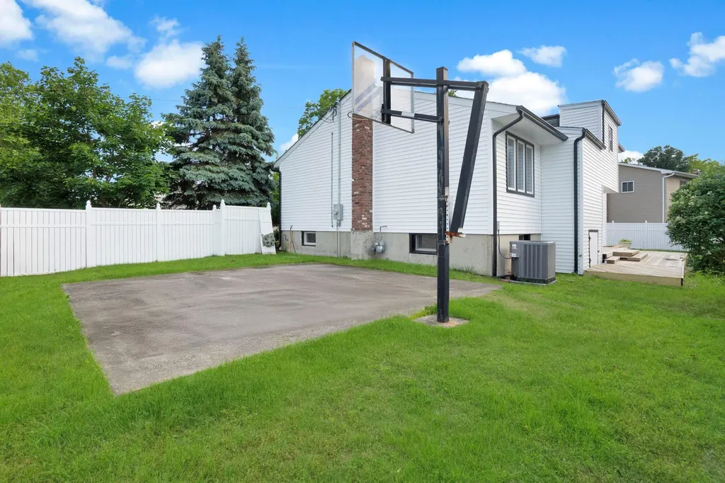 1815 Echo Place Merrick NY 11566