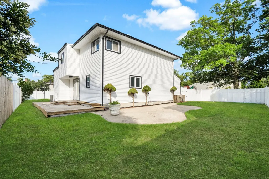 1815 Echo Place Merrick NY 11566