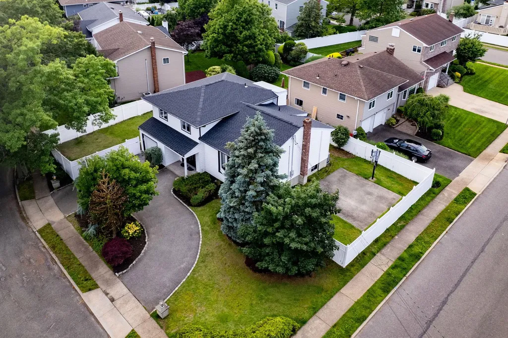 1815 Echo Place Merrick NY 11566