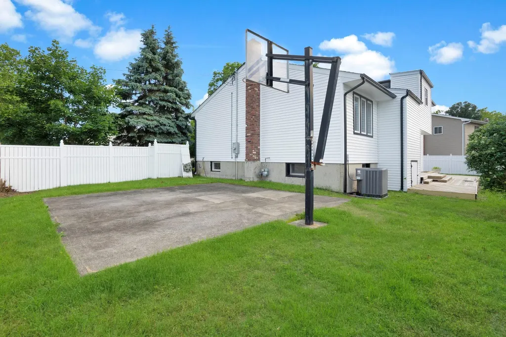 1815 Echo Place Merrick NY 11566