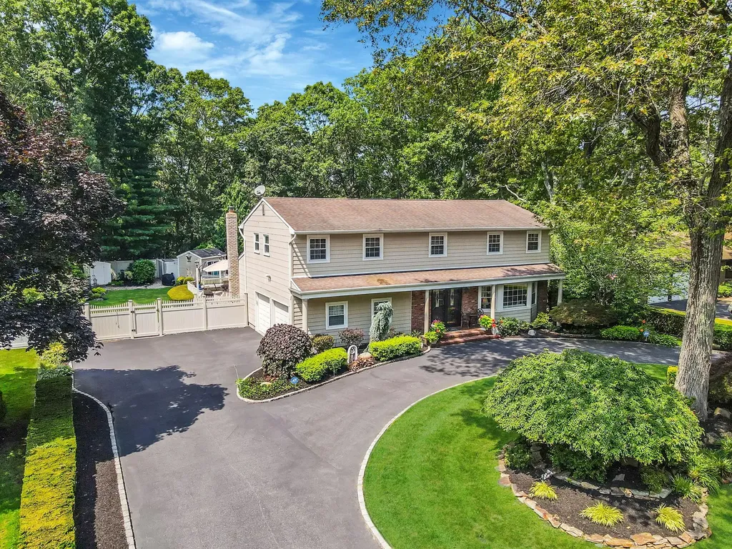 59 Lindron Avenue Smithtown NY 11787