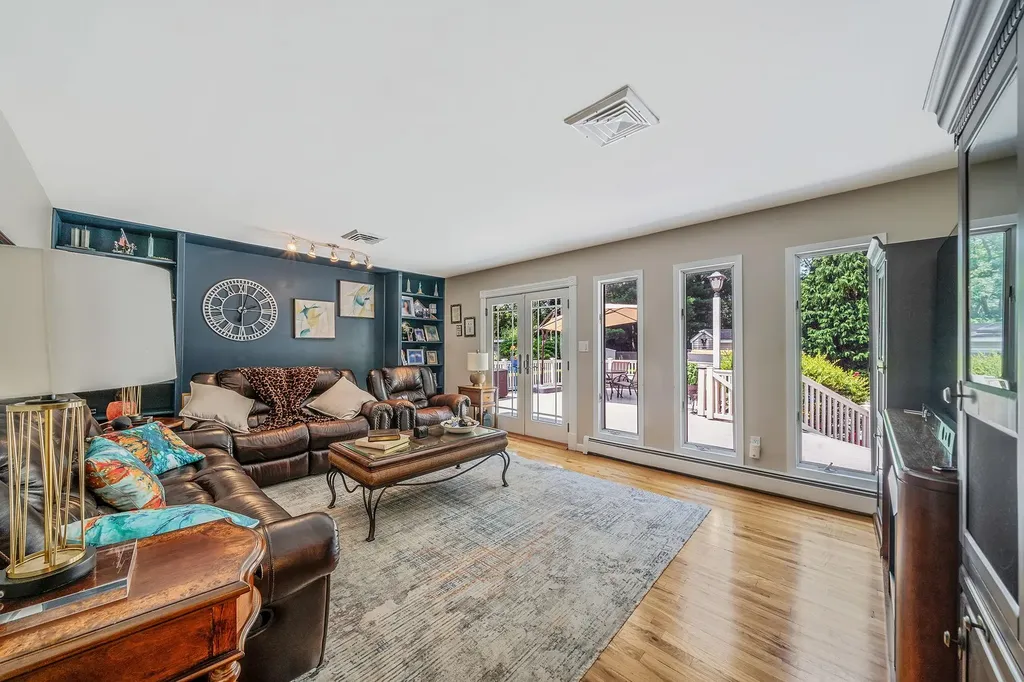 59 Lindron Avenue Smithtown NY 11787