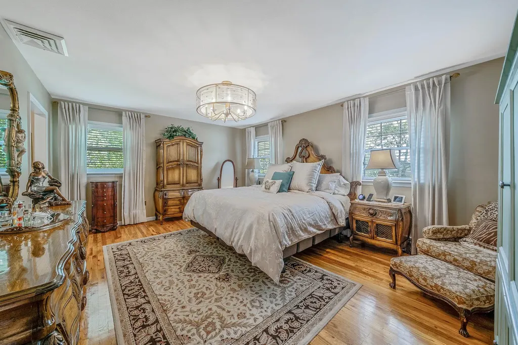 59 Lindron Avenue Smithtown NY 11787