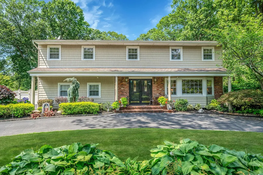 59 Lindron Avenue Smithtown NY 11787