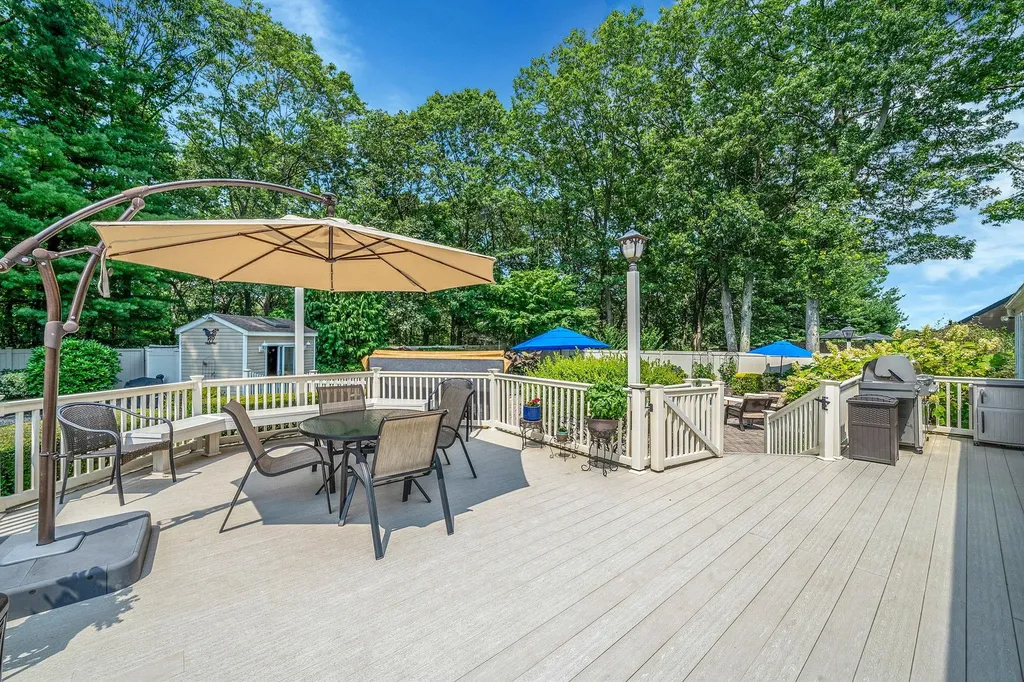59 Lindron Avenue Smithtown NY 11787