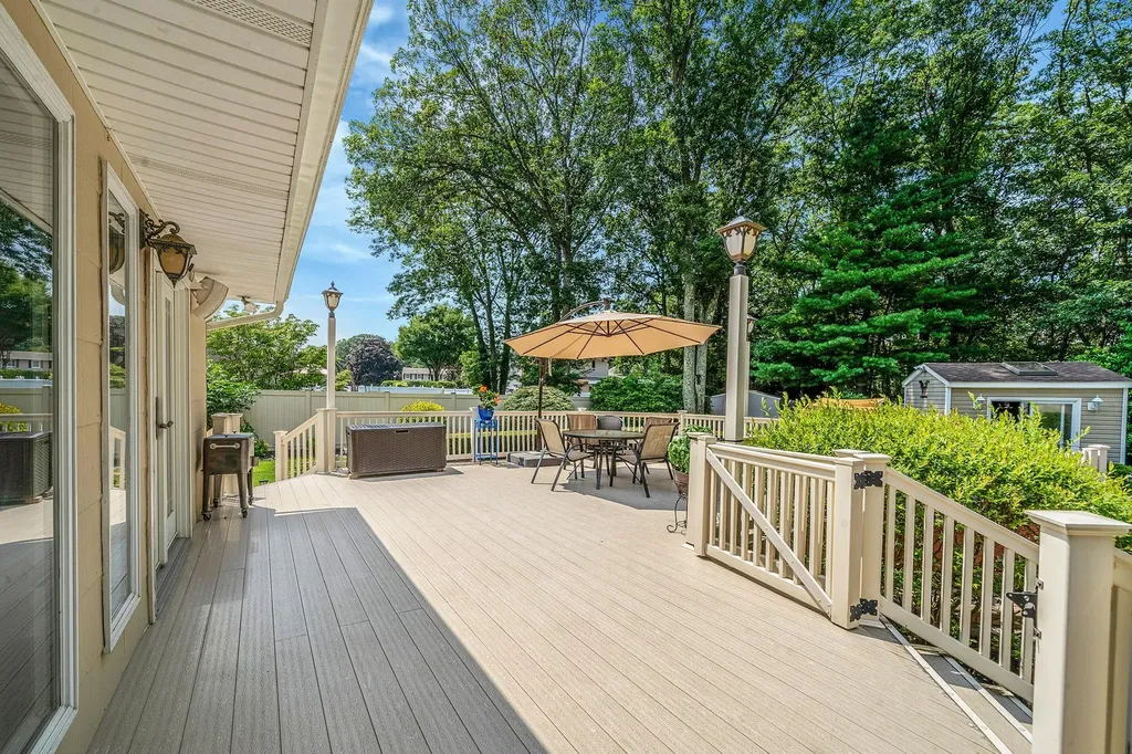 59 Lindron Avenue Smithtown NY 11787