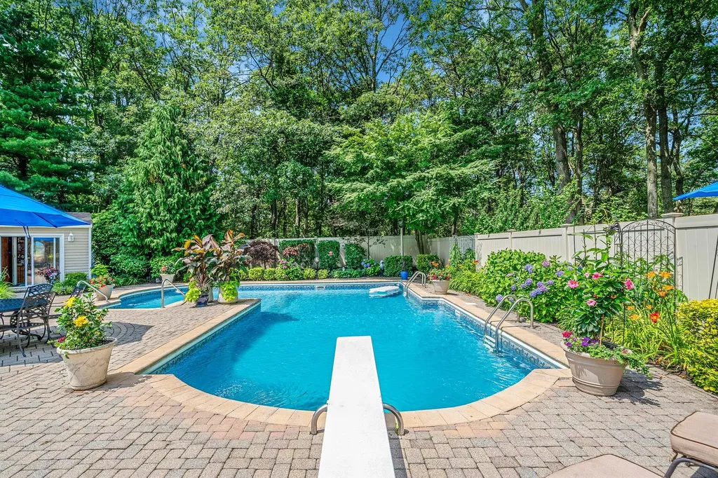 59 Lindron Avenue Smithtown NY 11787
