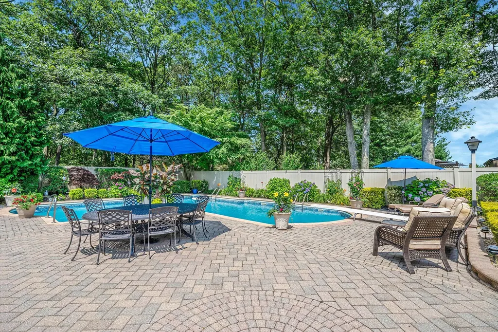 59 Lindron Avenue Smithtown NY 11787
